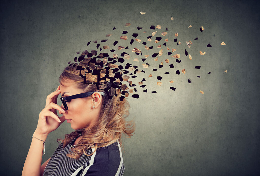 對大腦最壞的習慣 專家直指：4行為每天殘害認知功能。(示意圖/Shutterstock)