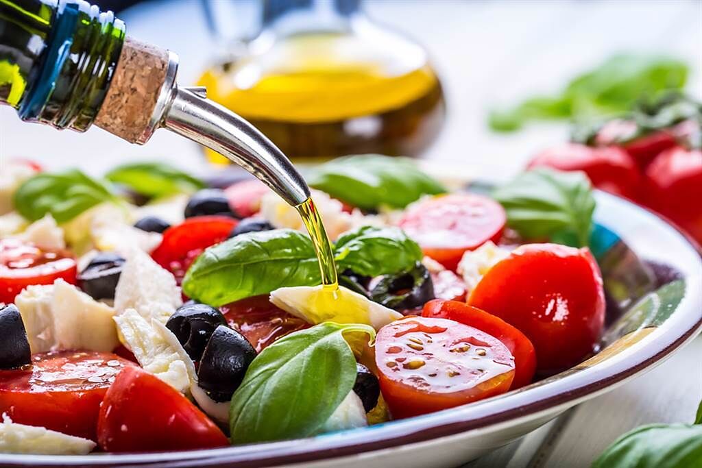 專為高血壓設計飲食法 營養師：健康者跟著做 瘦身護腸道。(示意圖/Shutterstock)