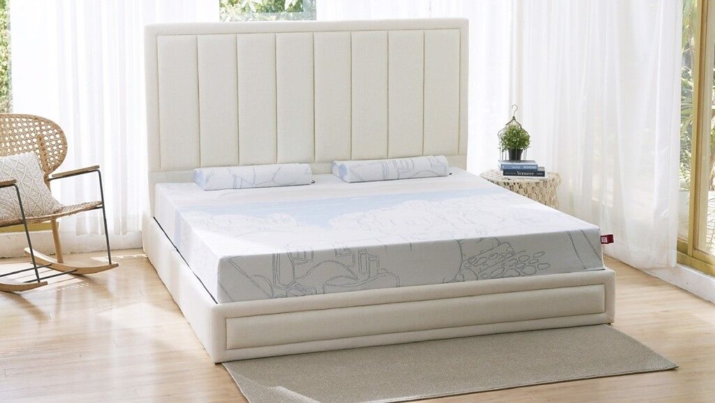TENDAYS推出希臘風情系列床枕新品，兼具實用性與美觀性。(圖/業者提供)
