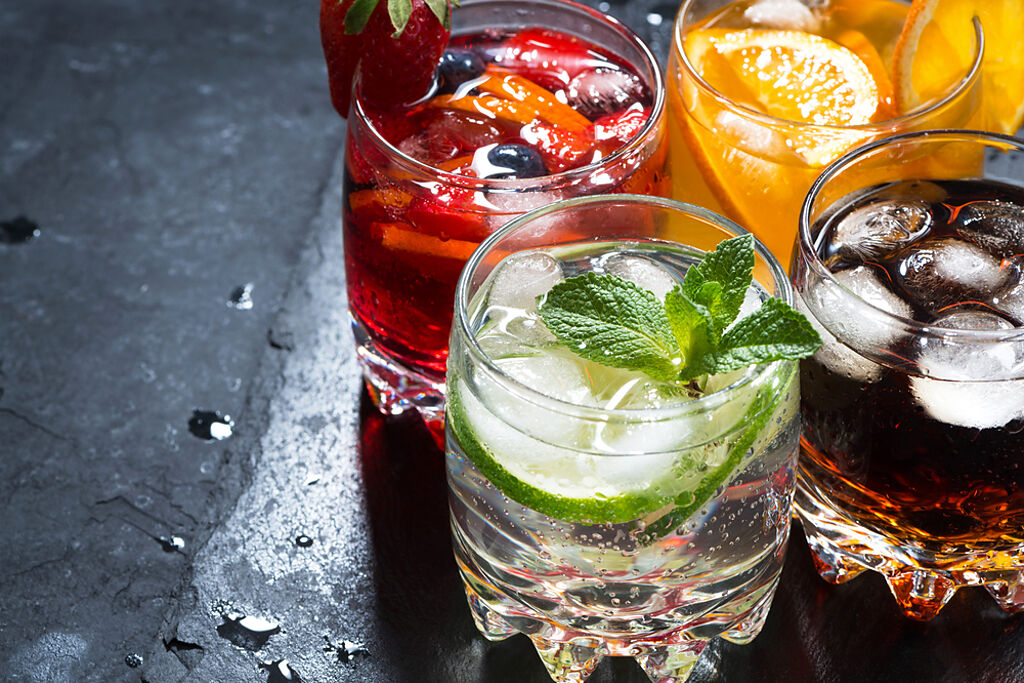它比酒精、可樂危險 ！每天喝1杯 腎結石機率增33％。(示意圖/Shutterstock)