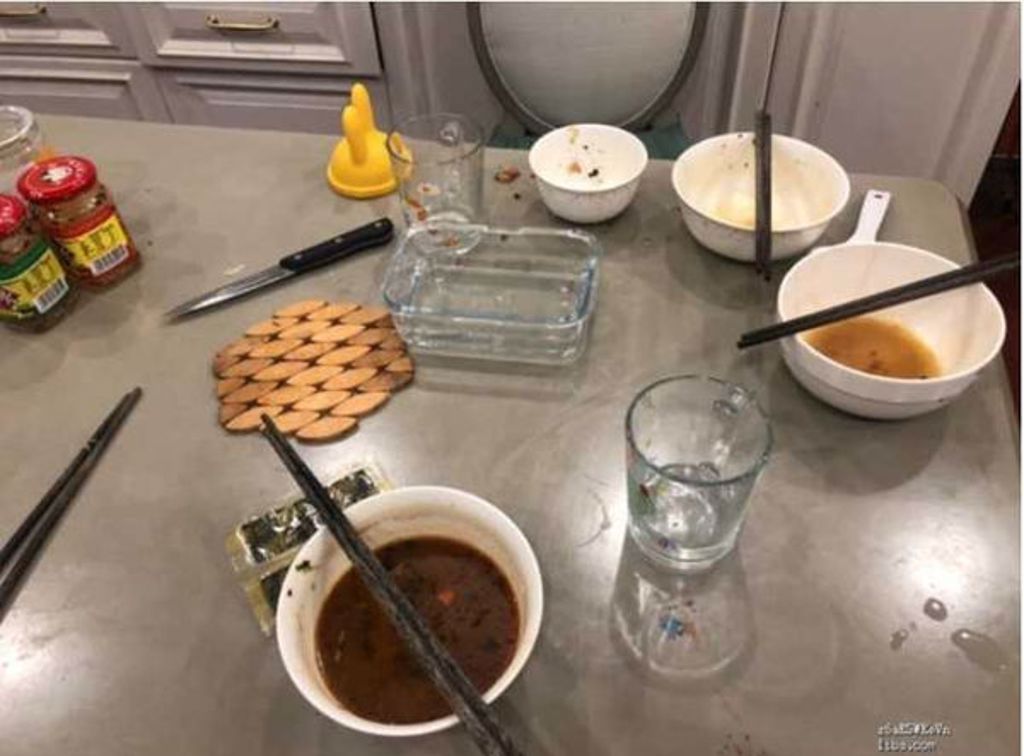 另有上海網友發文抱怨老公獨享家中僅剩的泡麵。(圖/翻攝自微博)
