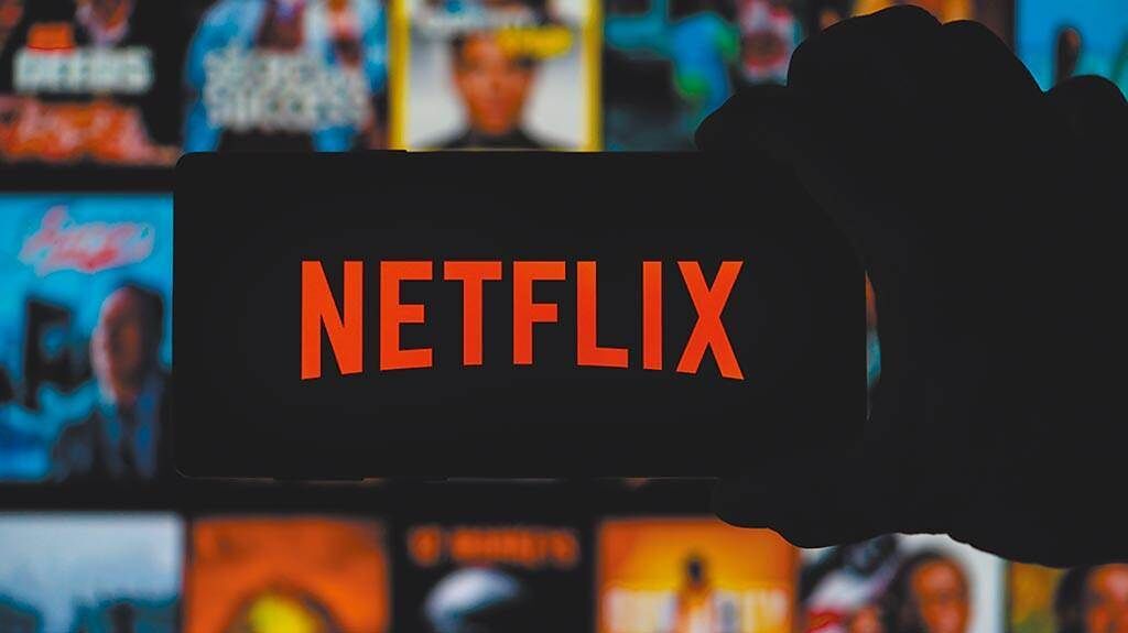 資策會MIC進行「2021年網友觀看影音串流與付費訂閱行為」調查，最受歡迎平台為YouTube、Netflix排第二。(圖／達志影像)