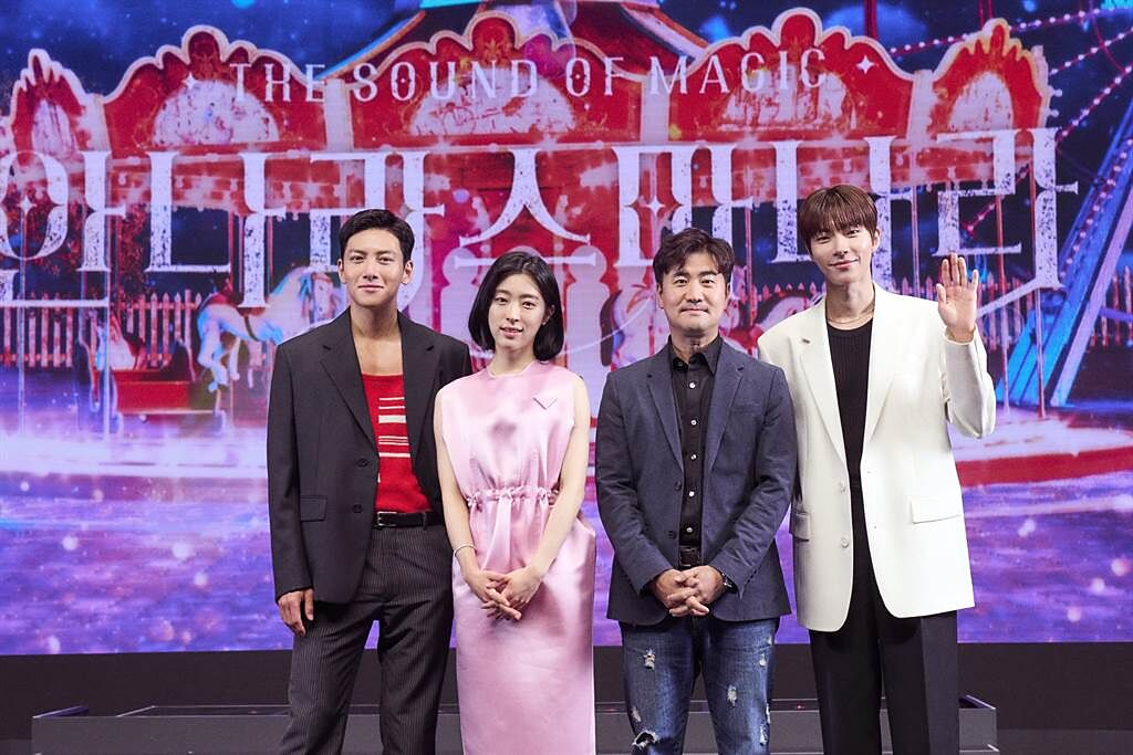 池昌旭（左起）、崔聖恩、導演金聲允、黃寅燁出席《魔幻之音》記者會。（Netflix提供）