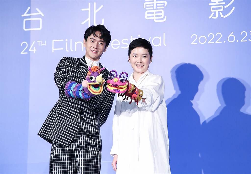 劉冠廷（左）跟阮鳳儀今出席台北電影節形象廣告發布記者會。（陳俊吉攝）