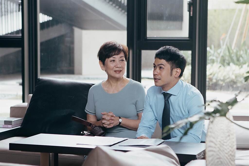 李淳(右)在《一家之主》中表現亮眼。台北双喜電影提供