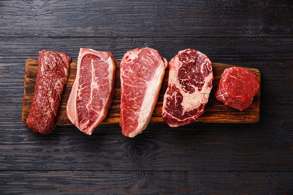 營養師楊斯涵指出，只要選對紅肉的部位，一樣可以安心吃，不用擔心脂肪、膽固醇過高。(示意圖/達志影像)