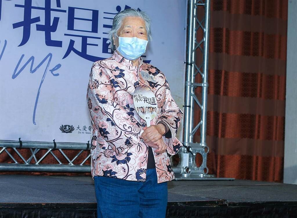 劉引商出席戲劇記者會，透露自己抗癌經過。（粘耿豪攝）