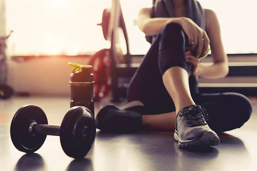 新冠輕症或康復後 想運動要注意！強度、時間先砍半。(示意圖/Shutterstock)
