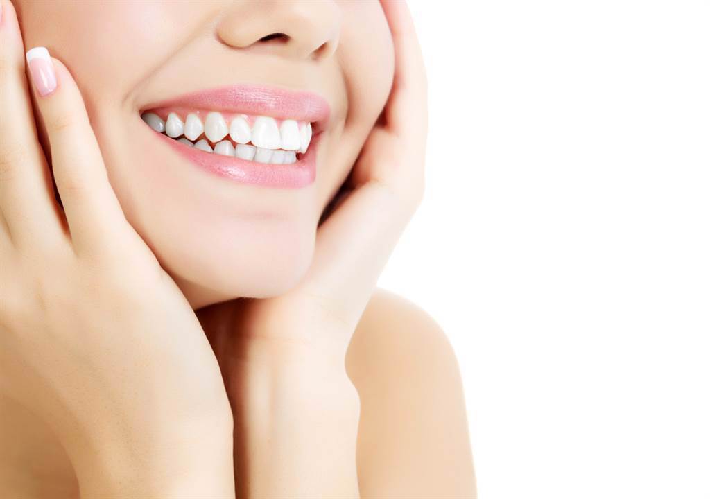 拆完牙套也應多注意，避免牙齒反彈。(圖/翻攝自Shutterstock)