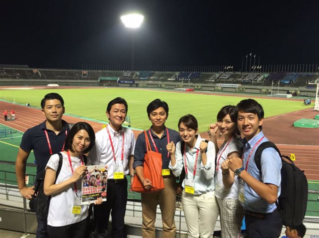河村亮(左三)在日本體育賽事轉播中的主播地位非常有份量。（圖／翻攝自 日本電視台）
