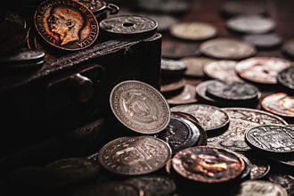 打掃挖出1分錢硬幣 364年前古老來歷曝光！他驚呆：價值46萬