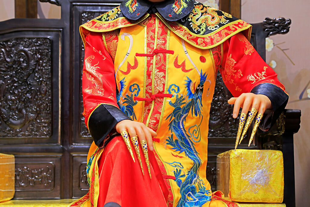 《後宮甄嬛傳》裡皇帝與甄嬛的服飾都穿錯，近日北京故宮解釋正確穿法，網友直呼長知識了。(示意圖/達志影像)