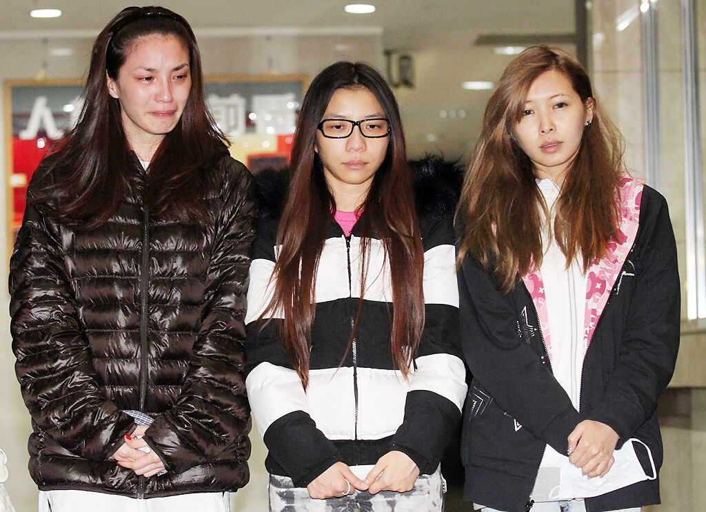 湘瑩、丫子、Makiyo當年親上火線道歉。（圖／中時資料照片）