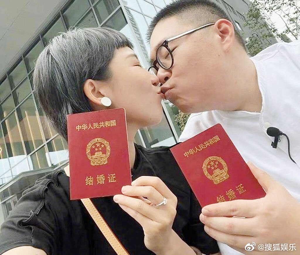 郝劭文與林寧瑞日前求婚成功，昨正式領證。（圖／翻攝自搜狐娛樂微博）
