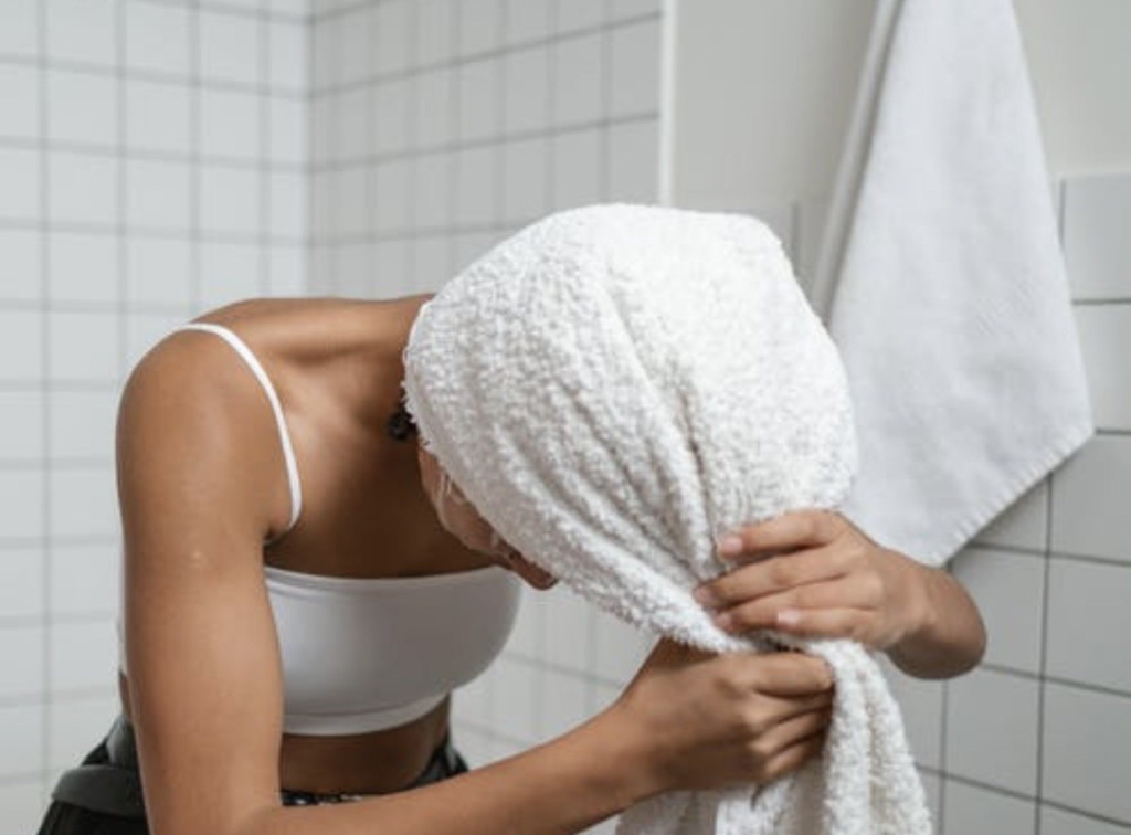 人洗完澡常常會順手將毛巾晾浴室。(示意圖/Pexels)
