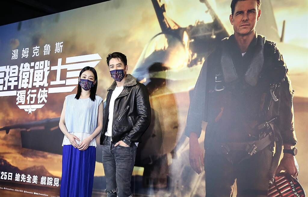 胡宇威（右）跟謝欣穎出席《捍衛戰士：獨行俠》首映派對，兩人心情都挺興奮。（陳俊吉攝）