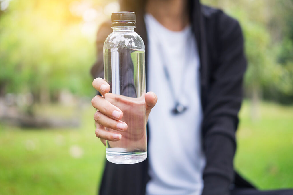 北市一名女子誤飲稀釋漂白水，造成糜爛性食道炎。（示意圖／Shutterstock）