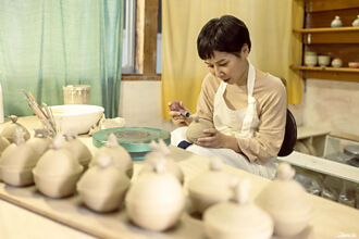 日本職人淬鍊出的完美 陶藝家創作「台灣黑熊」限定版益子燒碗