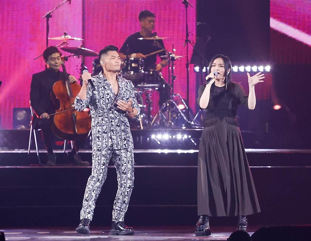 李玖哲（左）今晚與徐佳瑩合作演出。（羅永銘攝）