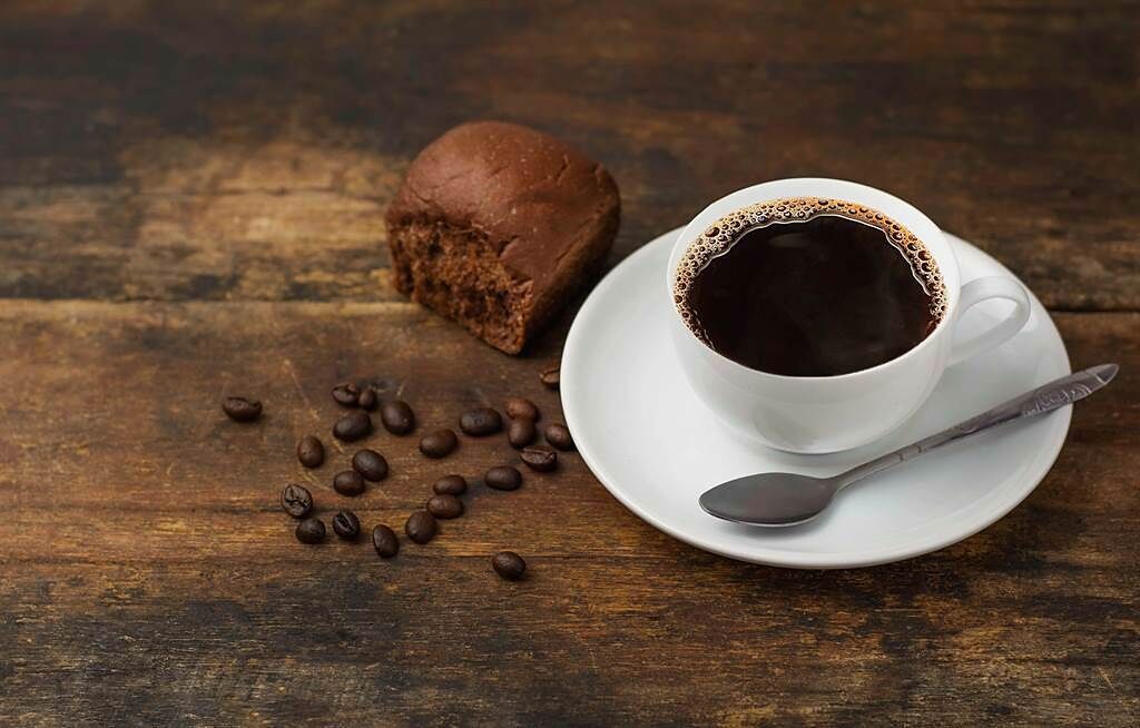 營養師點名6種人少喝咖啡：恐害頭痛、腹瀉還更累。(示意圖/Shutterstock)