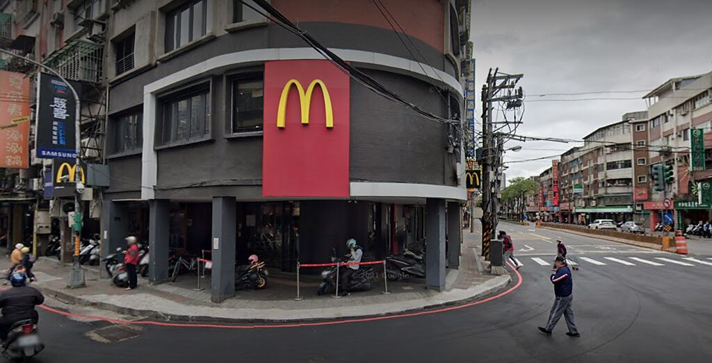 麥當勞中和連城店29日已結束營業。（翻攝自Google Map）