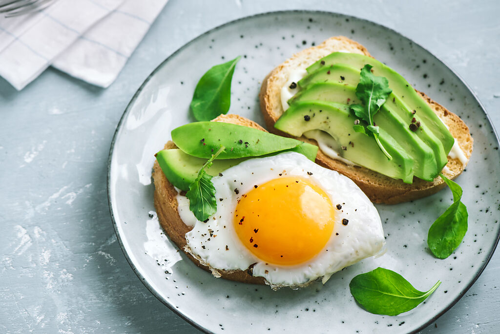 營養師分享瘦身早餐的要點在於均衡飲食，在「澱粉＋蛋白質＋油脂＋纖維」的基礎下進行選擇。（示意圖／達志影像）