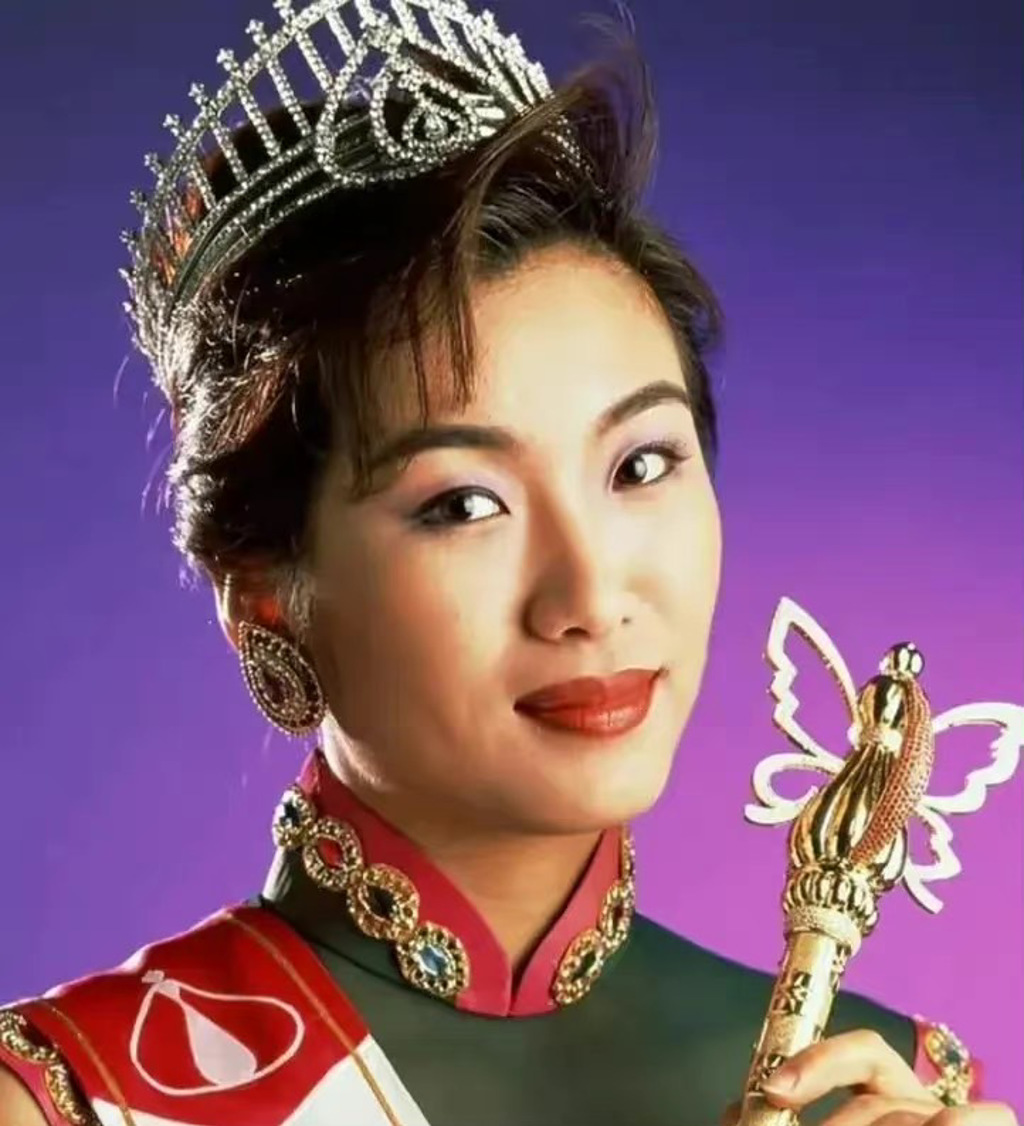 莫可欣當選香港小姐冠軍。（圖／翻攝自微博）