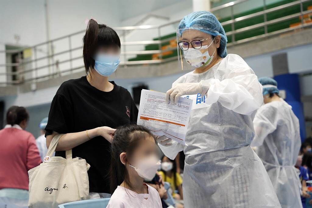 天晟醫院小兒科醫師温秀惠提醒家長，兒童接種疫苗的常見4大QA。（天晟醫院提供／蔡明亘桃園傳真）