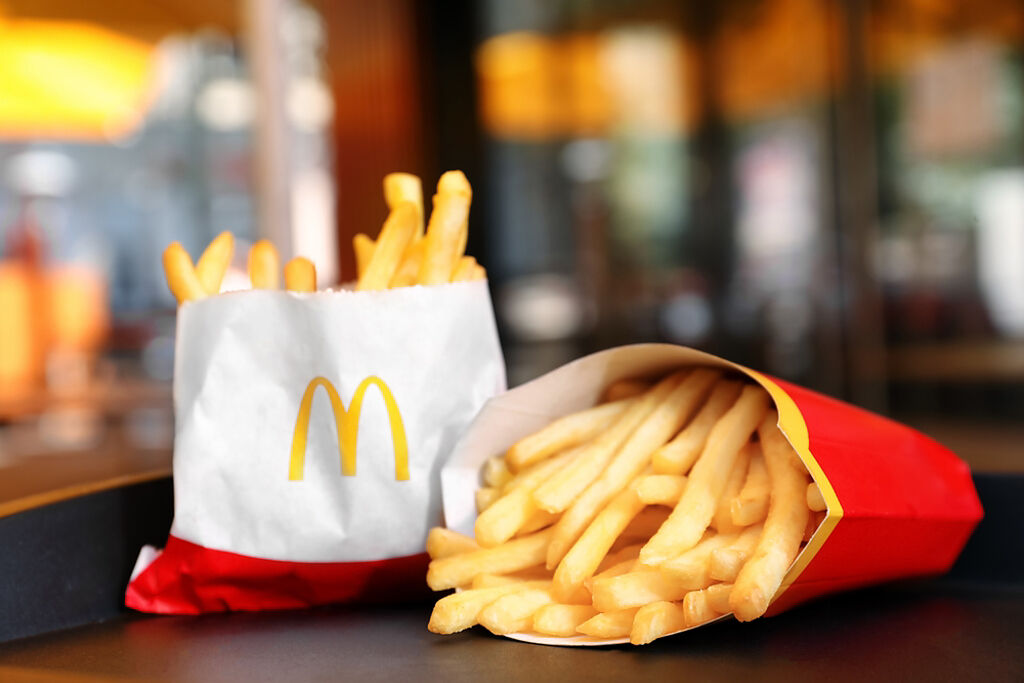 麥當勞餐點多樣，其中以薯條最受民眾喜愛。（示意圖／Shutterstock）