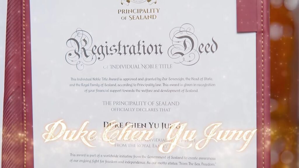 這樣就是瘦子買下的西蘭公國貴族證書，上頭印有瘦子的本名陳宣榕。(圖/阿達 Youtube)