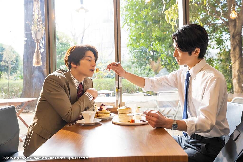 《經典杯子蛋糕》由武田航平（左）搭檔木村達成演出。（CATCHPLAY提供）