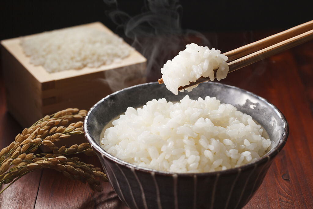 煮出晶瑩香Q的白米飯 專家曝：加2物是關鍵 控血糖這樣吃。(示意圖/Shutterstock)