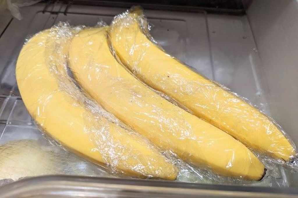 香蕉一根根包好放冰箱，能保存一個月。(翻攝自 推特@tetsublogorg)