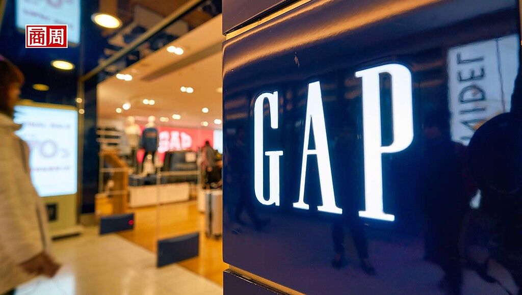 Gap曾是時尚經典，卻因「太沒個性」陷入營運迷航，失去影響力，同名品牌全球店面數從千間關到剩下約500間。(圖/ Dreamstime)