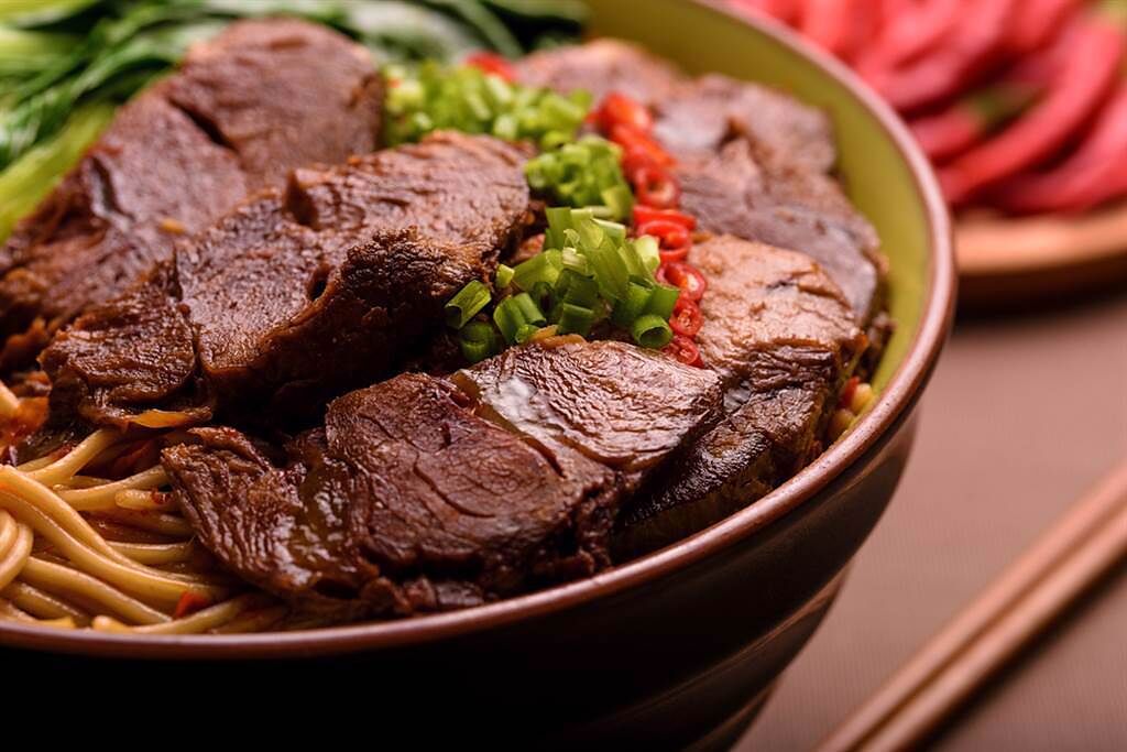 台北一間牛肉麵店因採預約制而掀起話題。（示意圖／Shutterstock）