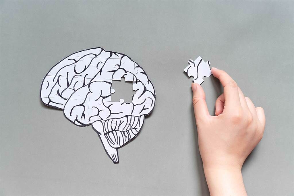 健忘、腦霧有救！腦專家4招「記憶訓練法」鍛鍊腦力。（示意圖／Shutterstock)