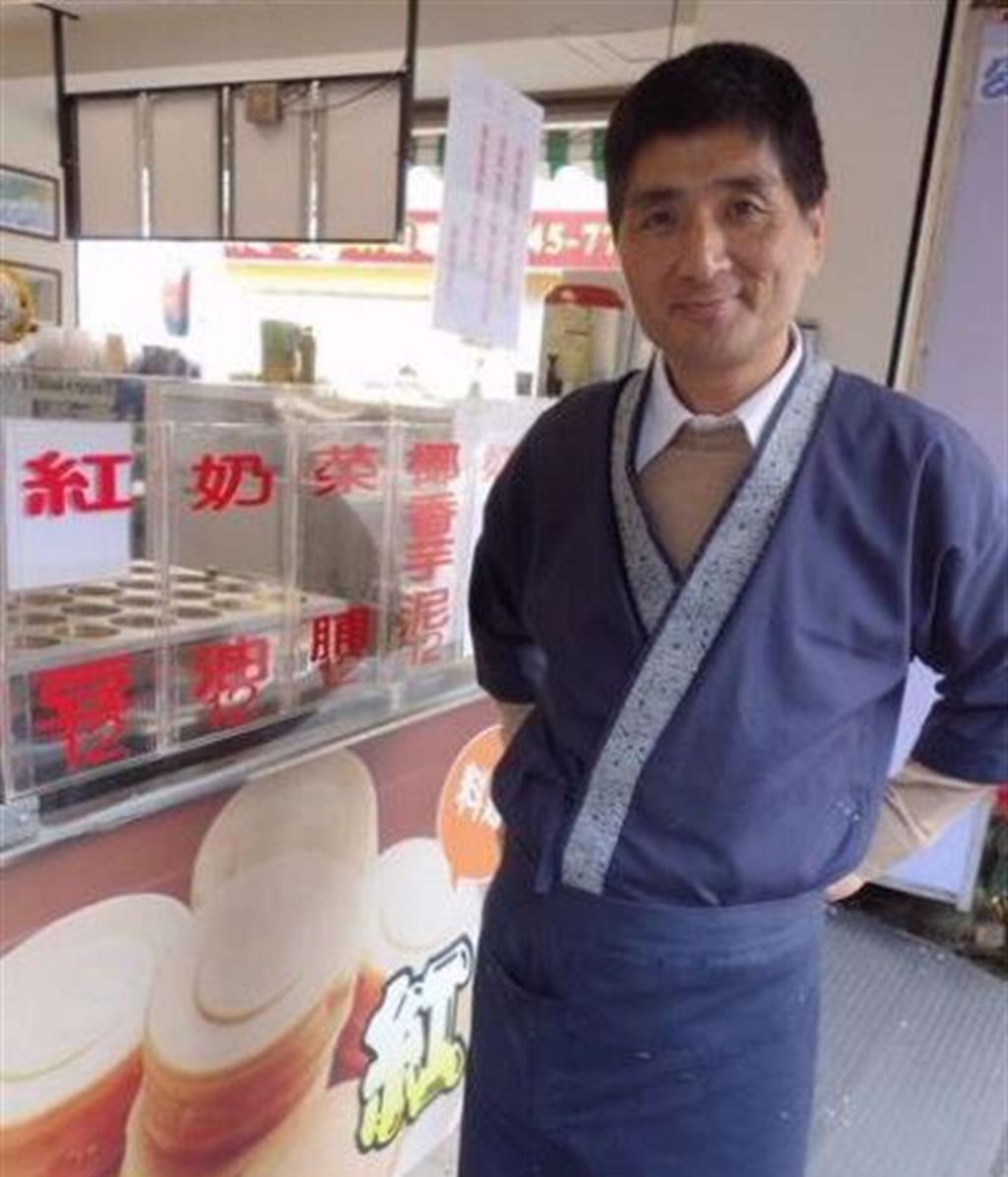李鳳新幾年前與朋友一起經營了紅豆餅店。(圖/翻攝自中時新聞網)