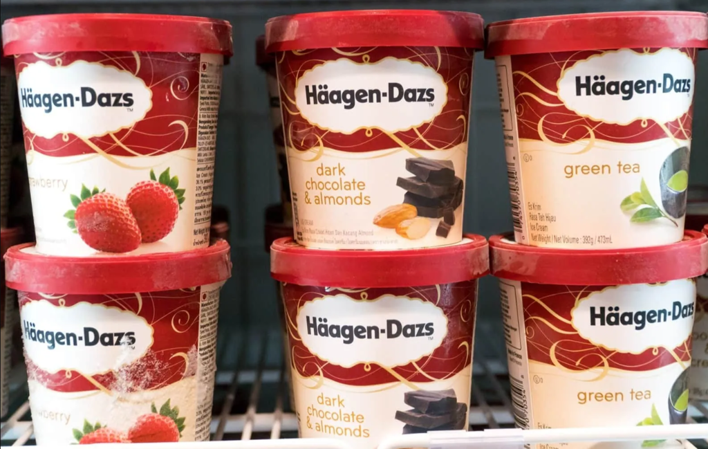 出乎意料，非常多人會先吃冰淇淋墊胃。(示意圖/Shutterstock)