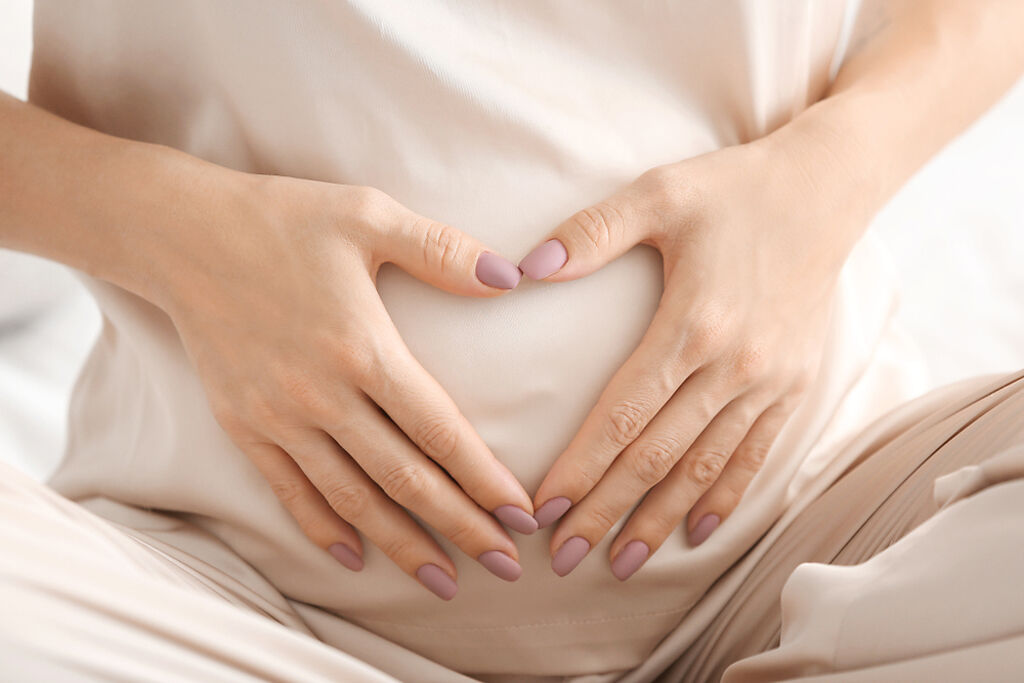 一名女網友私訊醫生「自己確診但懷孕了，該不該生下小孩？」(示意圖 達志提供)
