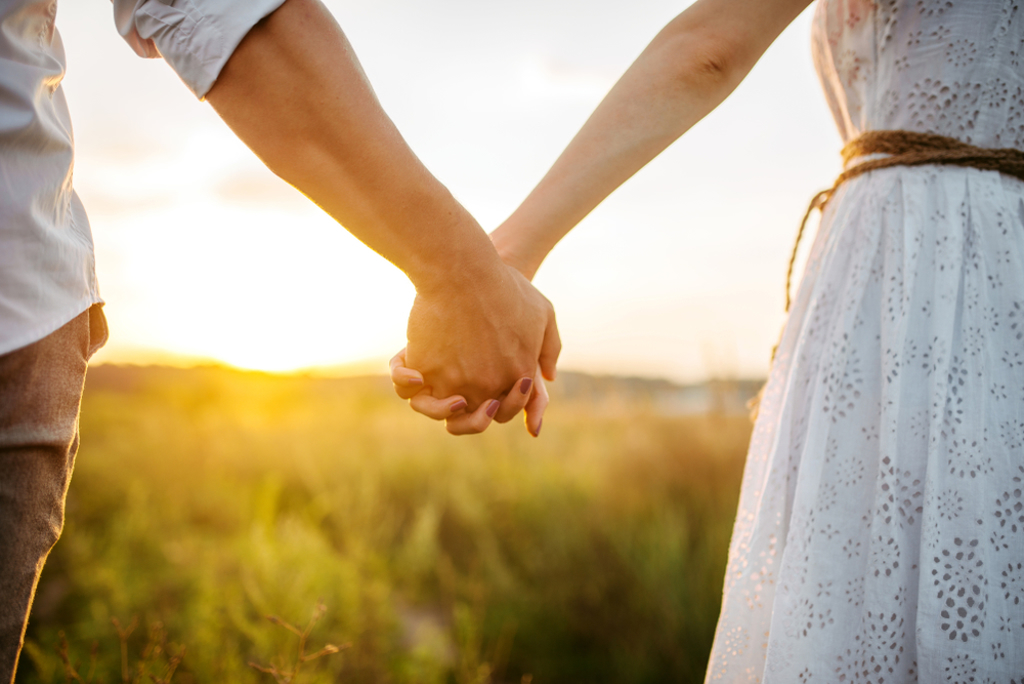許多新人在婚前會先訂定契約以保障權益。（圖／shutterstock）