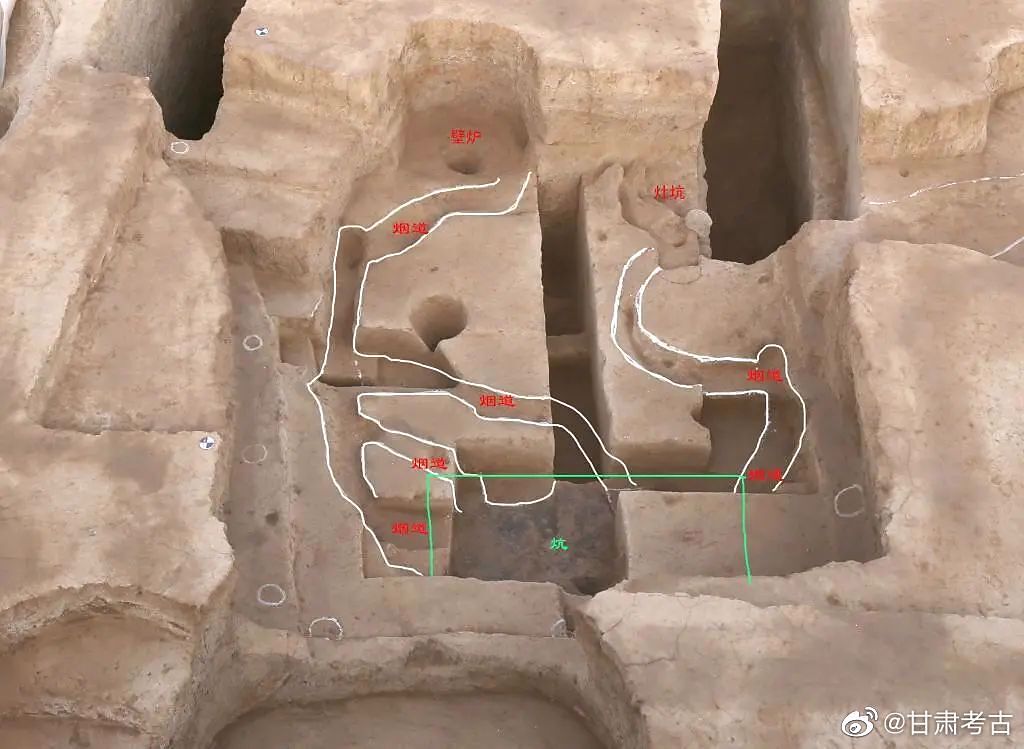 趙窯遺址出土晚商早期的火炕，而且取暖系統相當完善，也讓考古學家驚呼不已。(圖翻攝自微博/甘肅考古)
