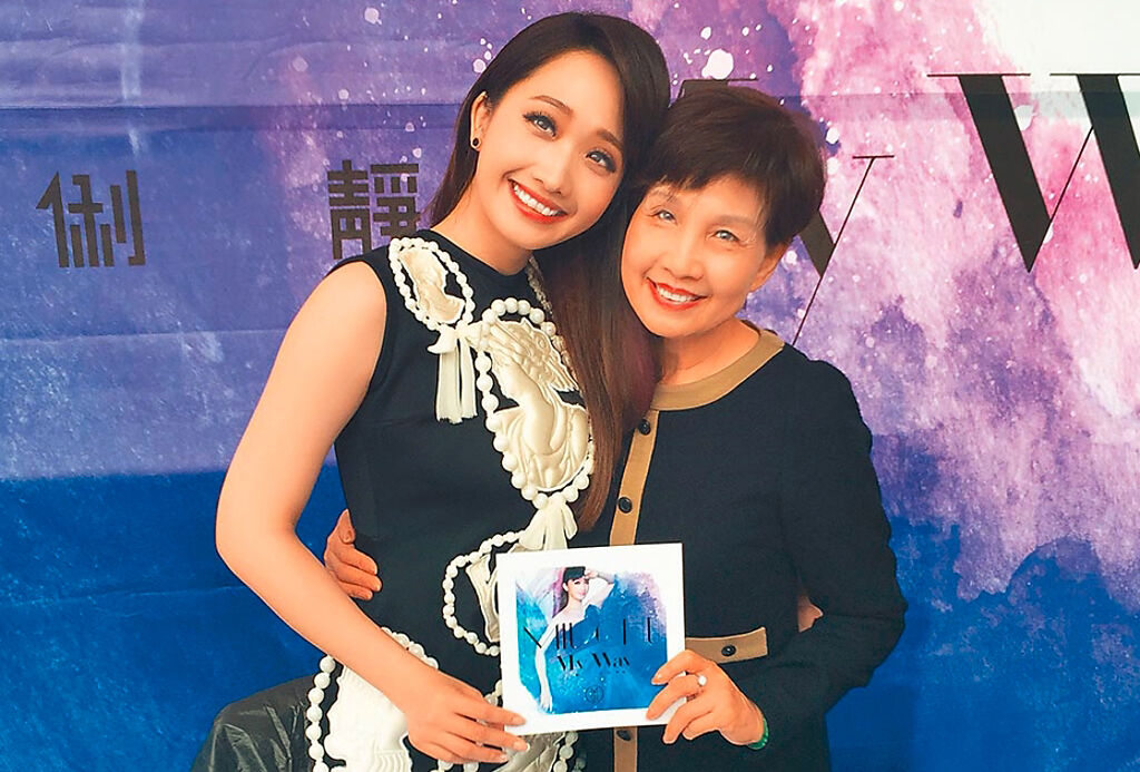 朱俐靜（左）和母親情同姊妹。（圖／中時資料照）