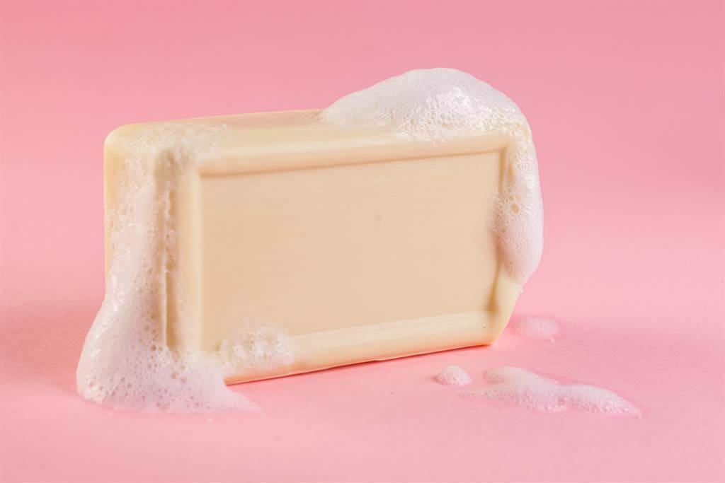 肥皂盒沐浴乳最大差別在於「界面活性劑」成分不同。（圖／達志影像）