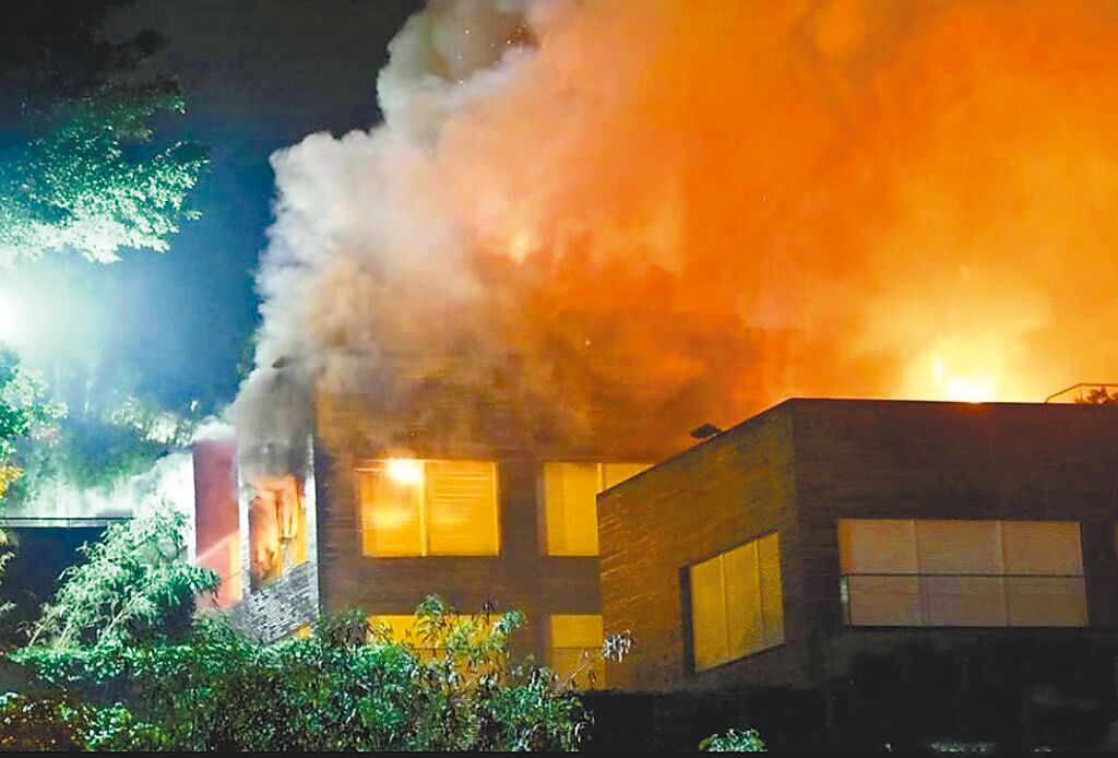 林青霞位於香港飛鵝山的豪宅昨天凌晨發生大火。（星島日報提供）