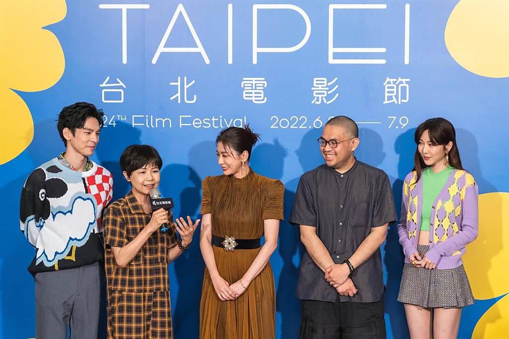 林柏宏（左起）、導演陳慧翎、賈靜雯、導演李俊宏、曾莞婷。（Netflix提供）