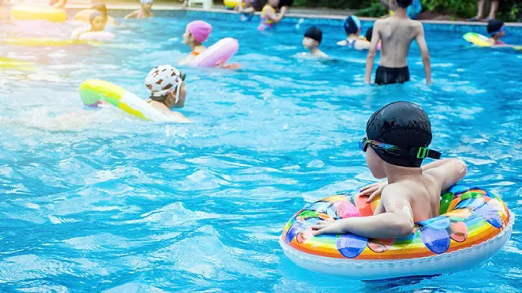 很多人在夏天會去遊樂園或游泳池玩水。（圖／shutterstock）