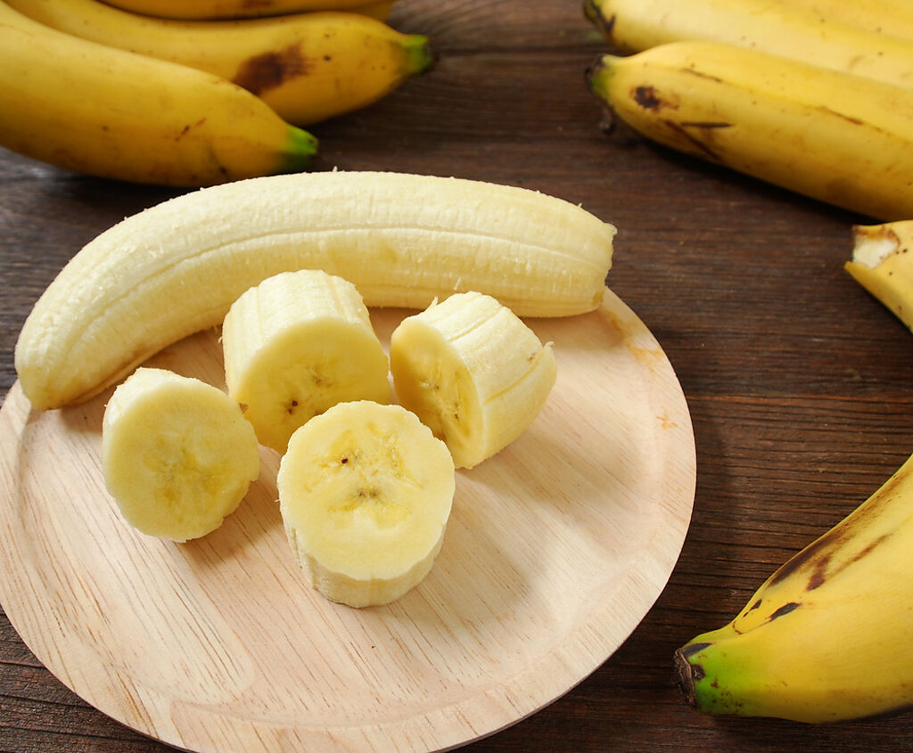 原PO妹妹男友的姊姊認為，香蕉應該分截吃，才符合禮儀。（圖／Shutterstock）