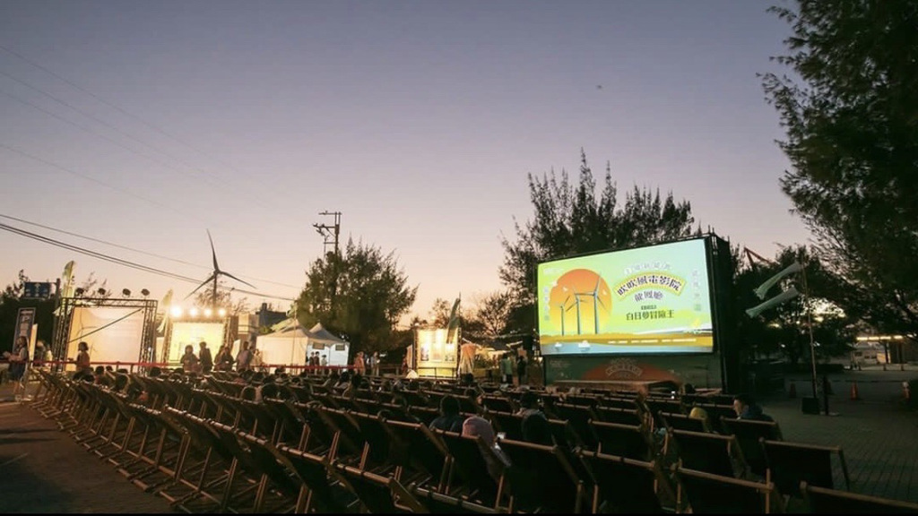 ３大露天電影院推薦，戶外享受悠閒、放鬆的觀賞體驗。(圖/翻攝自「Skyline Film屋頂電影院」Instagram)