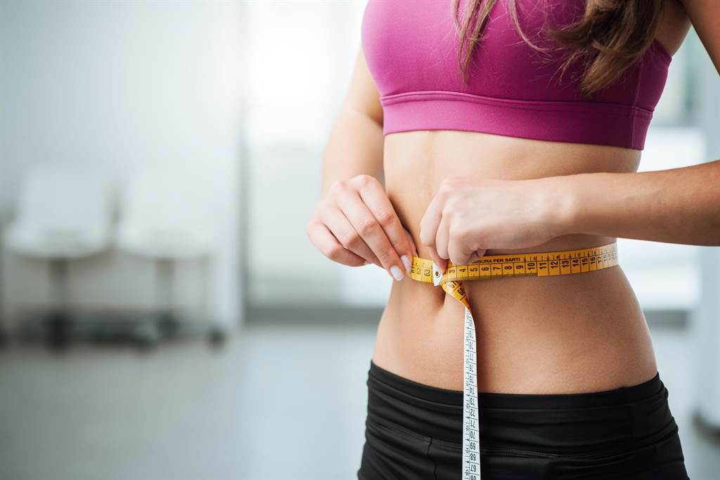 女大生成功瘦身23公斤，竟遭男友嫌棄胸部變小，讓她不知所措。(示意圖/Shutterstock)
