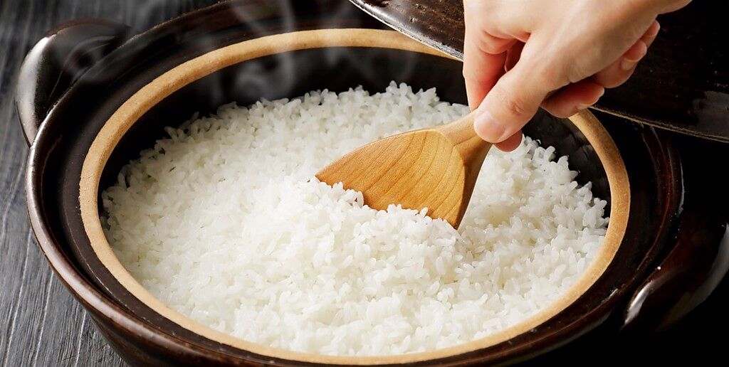 農委會分享正確的「洗米3步驟」，教導民眾煮出香Q白飯。（示意圖／shutterstock）
